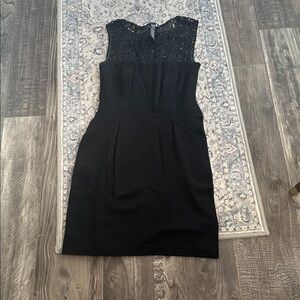 Laundry by Shelly segal little black dress with lace top, side pockets and zip (